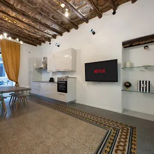 casta-diva-luxury-apartments.sicilyhotelsitaly.net/