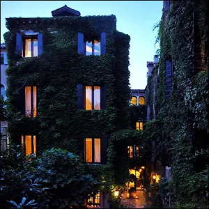 3* Hotel Flora